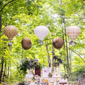 Hot Air Balloon Paper Lantern Set in Gold and White Vintage Gold